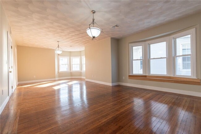 Building Photo - 29 Marlborough Ave Unit 2