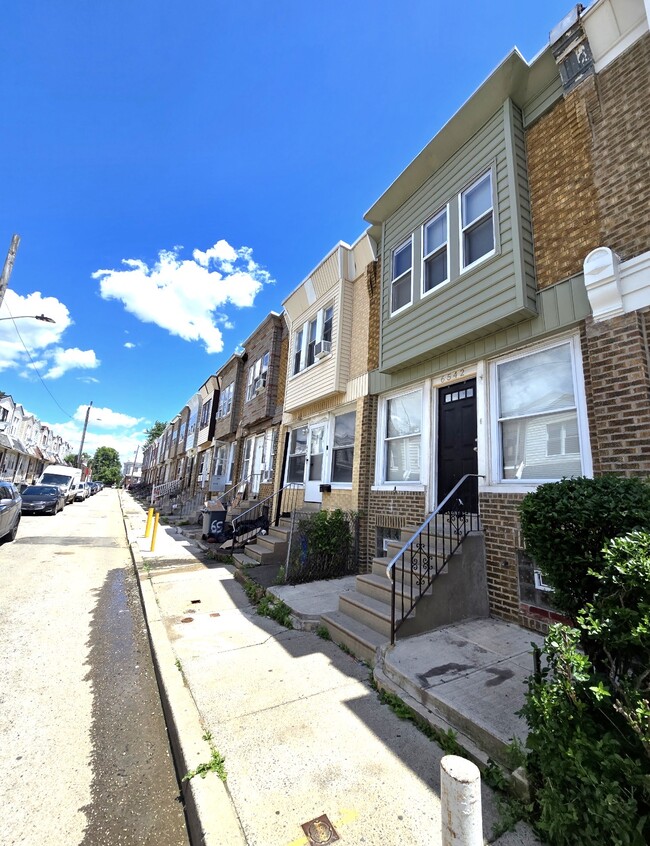 Photo - 6542 Regent St