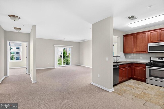Photo - 1137 Halifax Pl