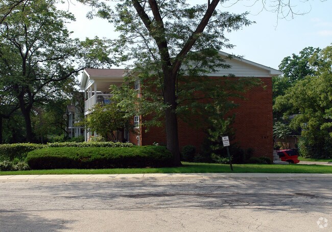 Photo - 167-169 E Palatine Rd