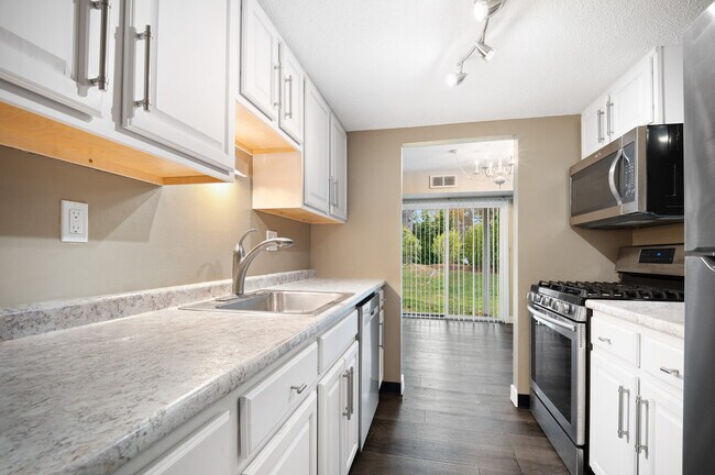 Photo - 102 Brookwood Dr Unit APT B