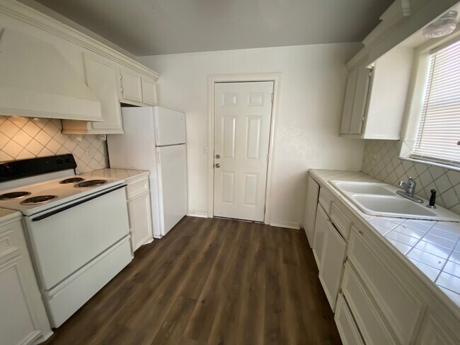 Photo - 2421 N I St