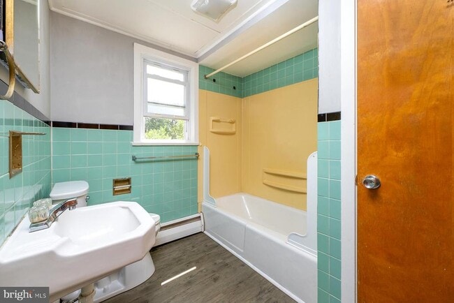 Photo - 224 Henry St
