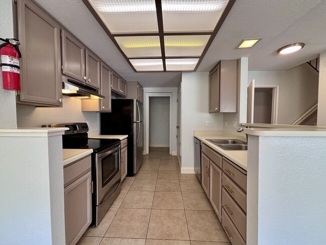 Photo - 1002 Devonwood