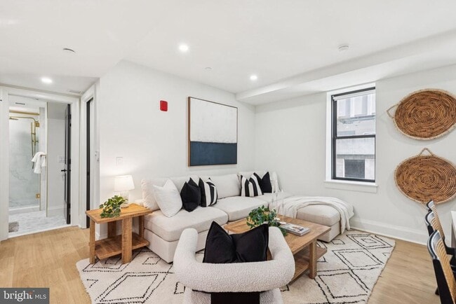 Building Photo - 135 S 19th St Unit 407