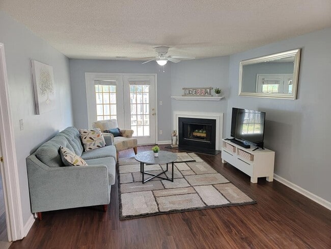 Building Photo - 14 Heritage Village Ln