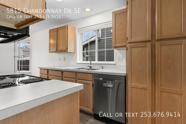 Photo - 5815 Chardonnay Dr SE