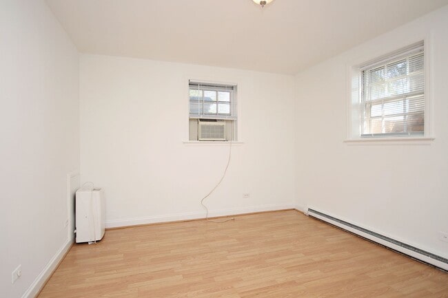 Photo - Student-Friendly Apartment Near Data School of Science Unit Ivy Rd 2114 #13