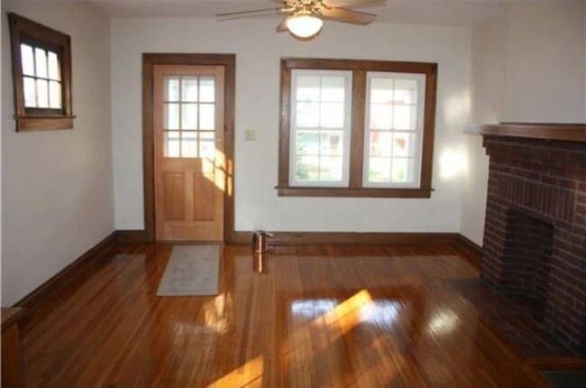 Photo - 2846 East Ave