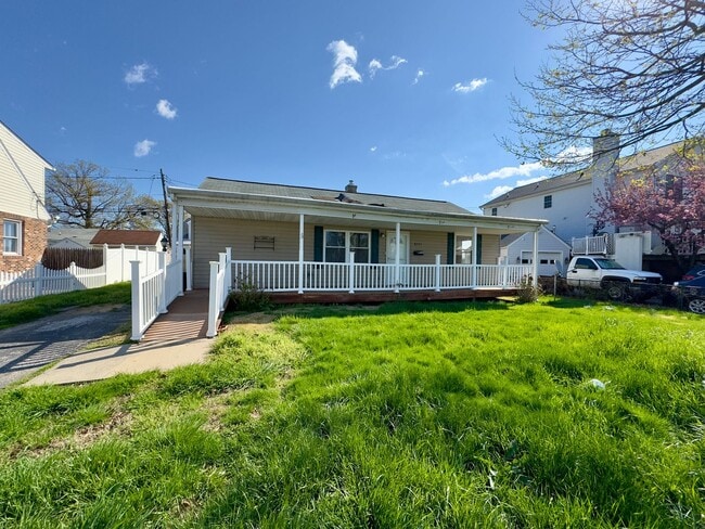 Building Photo - Charming 4 Bedroom/2 Bathroom Home in Dundalk, MD!