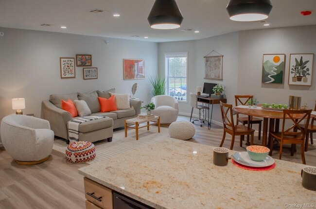 Photo - 540 Joslen Blvd