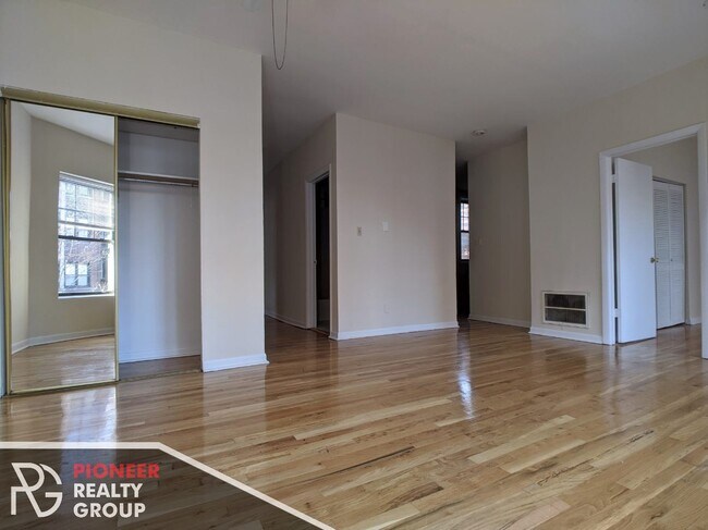 Photo - 656 W Cornelia Ave Unidad 1