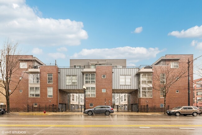 Photo - 1808 S Michigan Ave Townhome