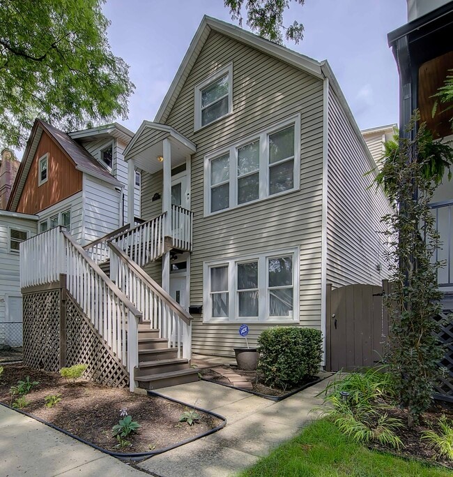 Building Photo - 2428 W Carmen Ave Rental