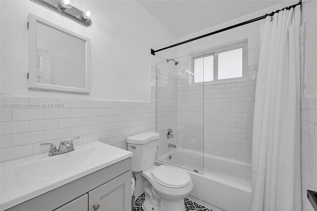Photo - 1001 NE 110th St Unidad 1003