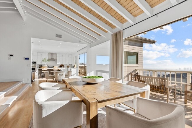 Photo - 2019 Sunset Plaza Dr