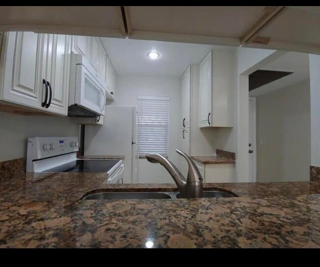 9903 Three Lakes Cir