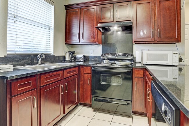 Building Photo - 6468 Corporate Dr Unit 1008 Rental