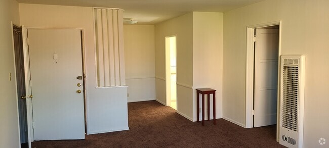 Building Photo - 150 N Catalina St Rental