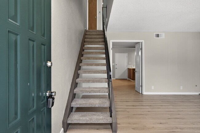 Spacious Condo in Santa Clara - Easy Commute!