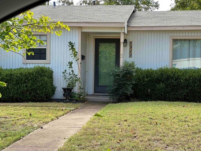 Building Photo - 2923 Lavell Ave