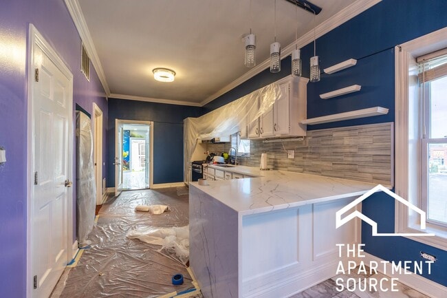 Building Photo - 6712 N Clark St Unit 2