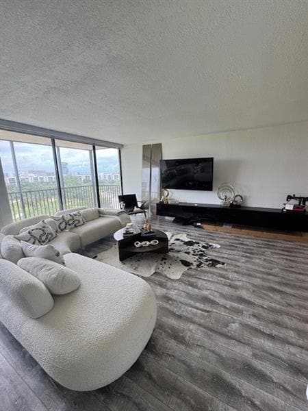 Building Photo - 20335 W Country Club Dr Unit 910