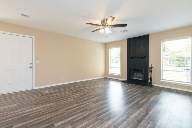 Photo - East 33rd Ct Duplex Unidad 5906