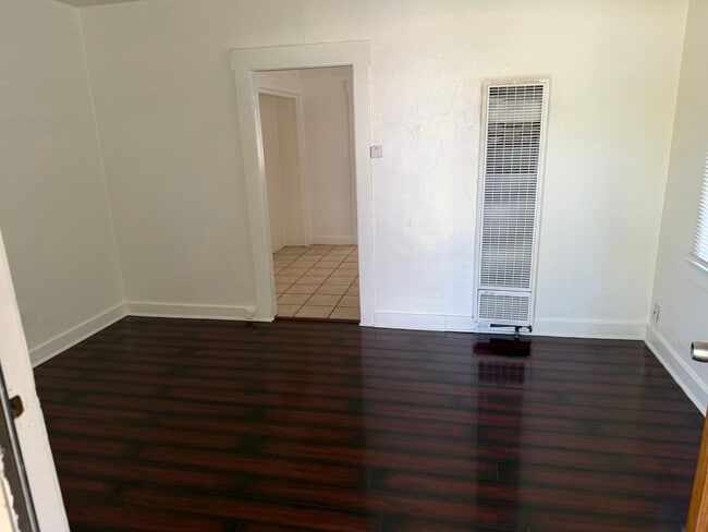 living room - 559 Lincoln Ave Unidad 559
