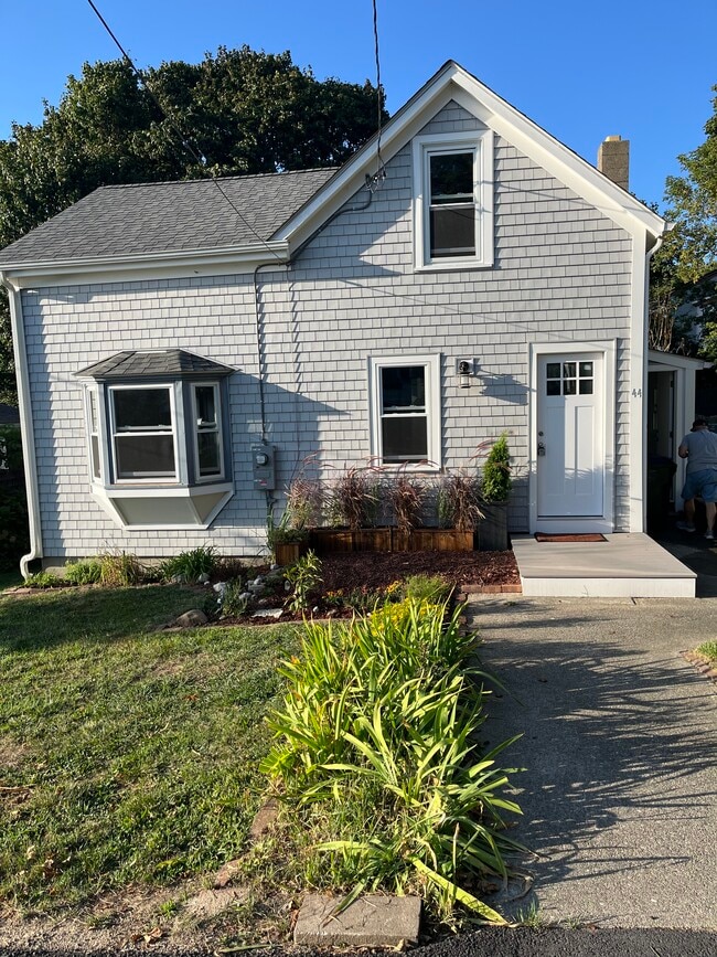 Building Photo - 44 Assonet St Rental