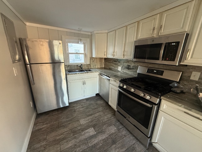 Photo - 140 Ashworth Ave