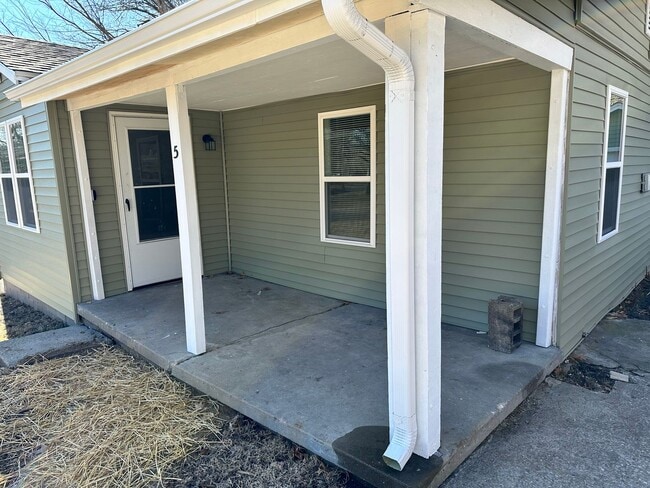 Photo - 2 Bedroom 1 Bath walking distance to downtown in Amazing Neighborhood