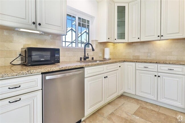 Building Photo - 8601 Santa Susana Pl Rental