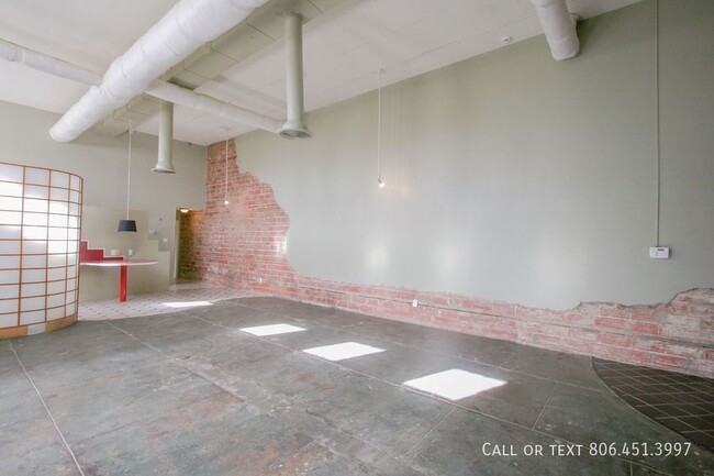 Nice, Large Loft Located Downtown with 2 B... - Nice, Large Loft Located Downtown with 2 B... Unit A