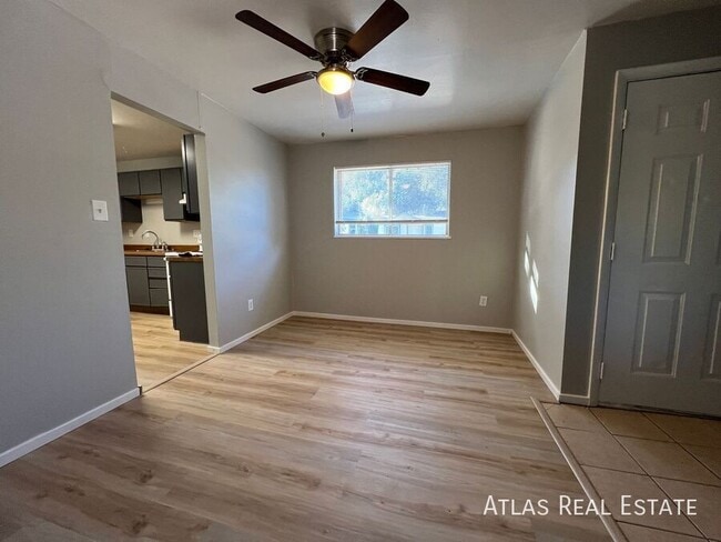 Photo - 2707 N Chestnut St Unit 4