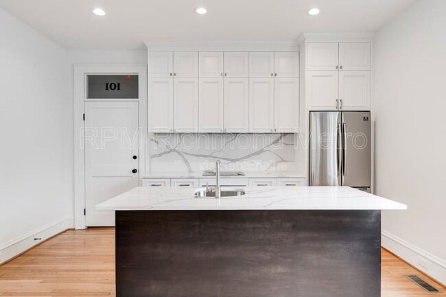Building Photo - 2025 Monument Ave Unit 203 Rental