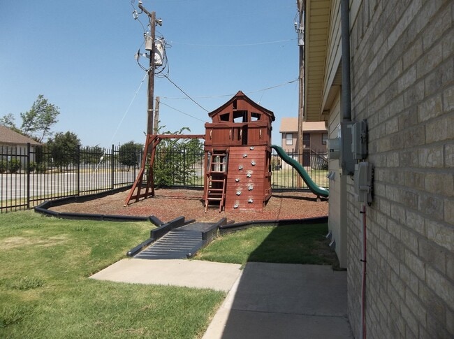 Photo - 321 SW Thomas-#321 Unit #321