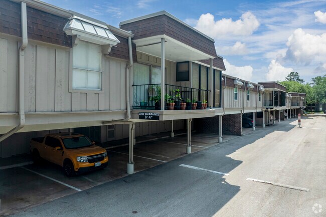 7555 Katy Fwy - Alternativa - Bayou Woods