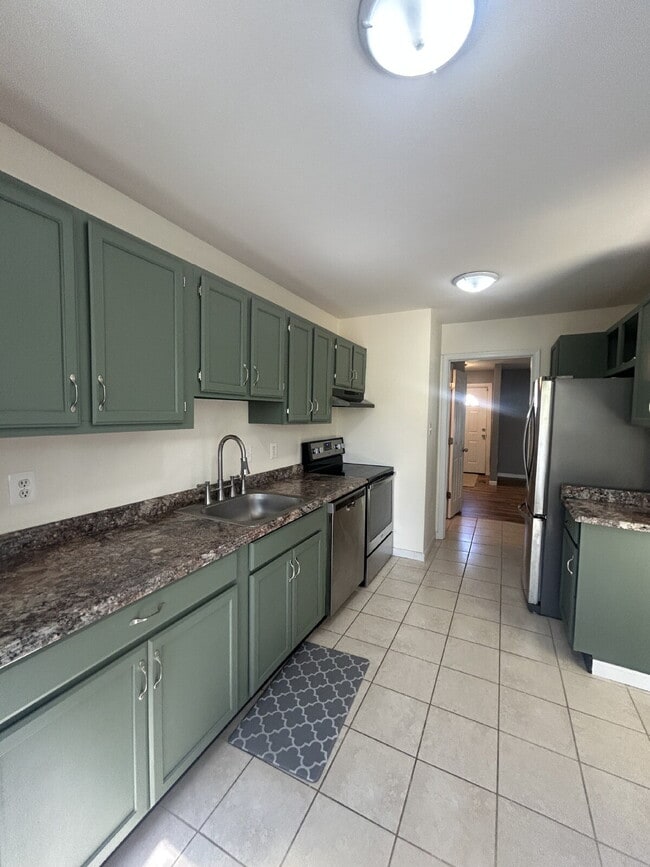 Photo - Spacious 3-Bedroom Townhome with Finished Basement in Warrenton, Virginia offering Prime Commuter...