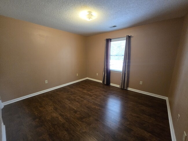 Photo - 103 Thames Ct