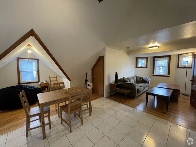 Building Photo - 65 Fairbanks St Unit 2 Rental