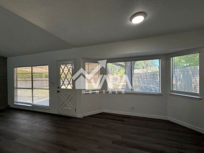 Photo - 8327 Greenham