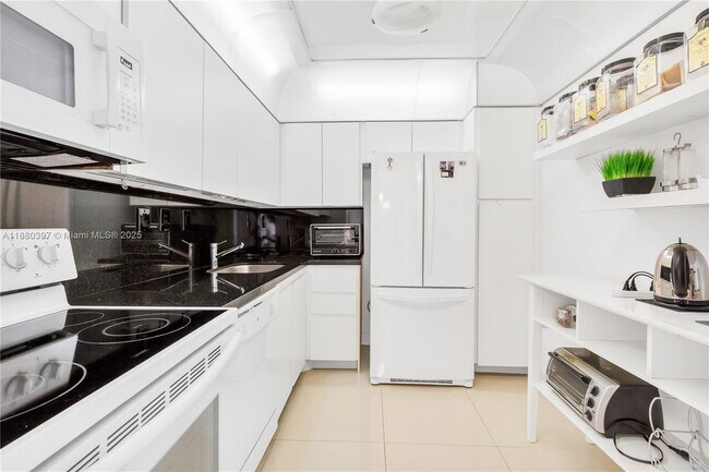 Photo - 3701 N Country Club Dr Unidad 1604