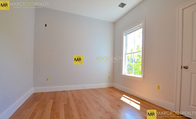 11 Islington St