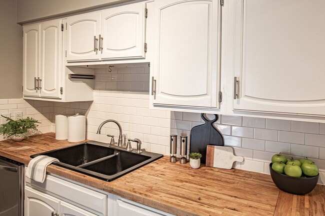 Photo - Midtown Tracy Park Bungalow with Downtown ...