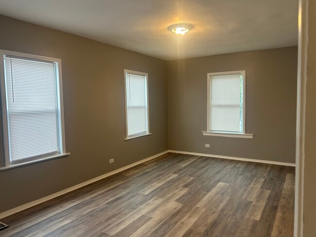 Building Photo - 8459 S Morgan St Unit 2