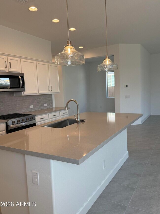 2921 E Msn Ln