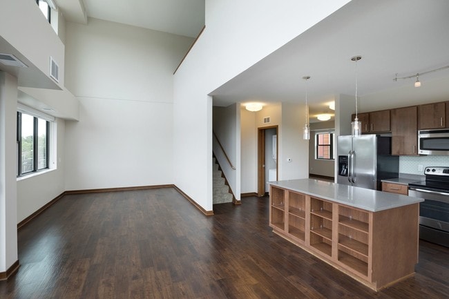 Ellipse on Excelsior and E2 apartments — community photo