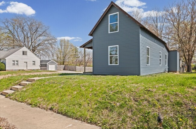 Photo - COMPLETELY RENOVATED 4BR HOME - MOVE-IN SPECIAL