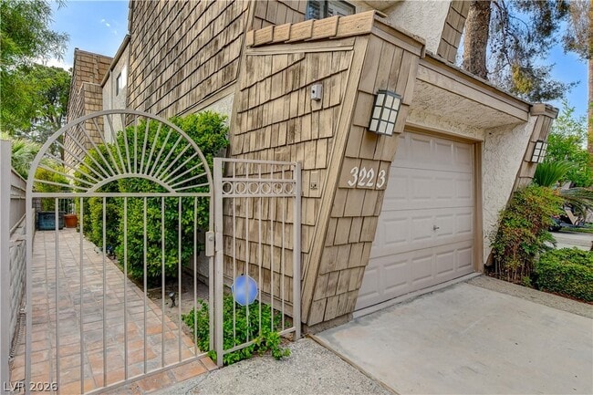 3223 Pinehurst Dr